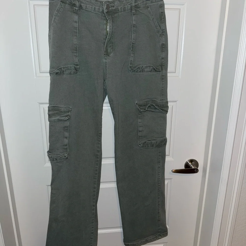 SHEIN Olive Green Cargo Pants - Picture 1 of 3
